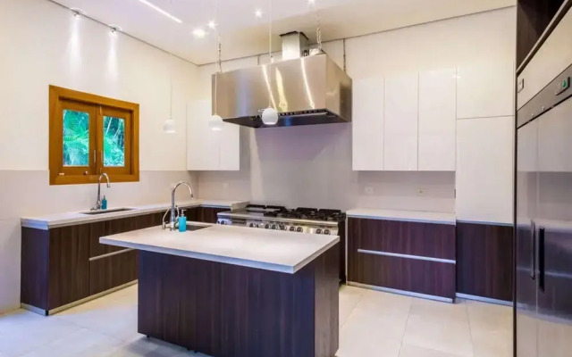 Sunny Vacation Villa 65