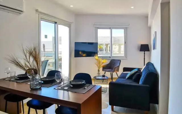 Phaedrus Living: Seaside Residence Lighthouse 70