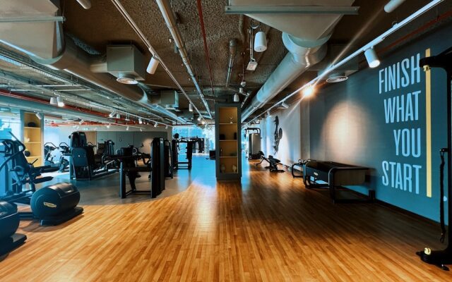 Classy Downtown 2BR w City View Balcony