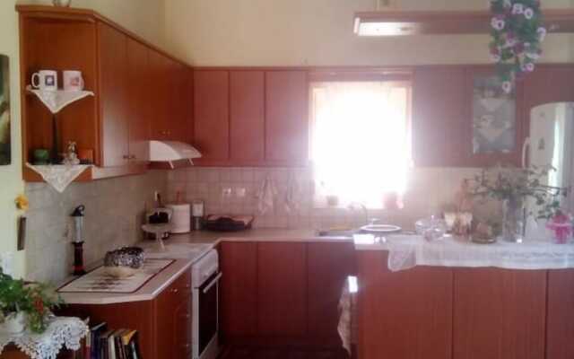 Tourloti Village House