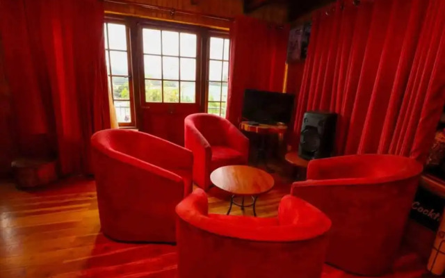 Alpine Hotel