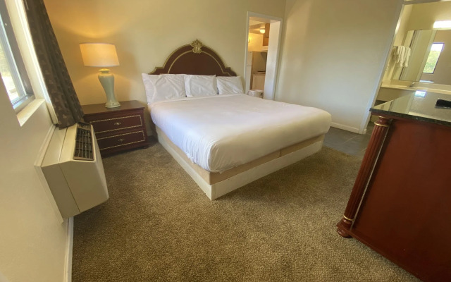 Travelers Place Inn & Suites