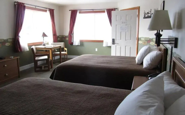 Longliner Lodge and Suites