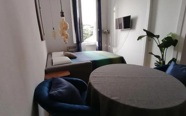 New Cozy Studio 7 Metro Stops To Duomo! (Adults Only)
