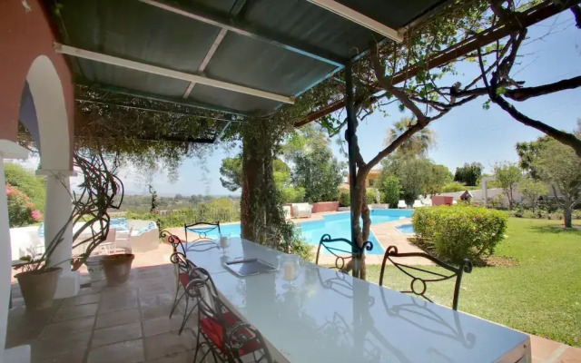 Romantic Puerto Banus Villa, Sea Mountain Views