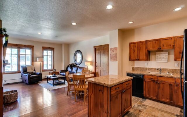 1 Bedroom Mountain Condo Located in Historic Downtown Breckenridge Near Shopping, Dining, and Restaurants