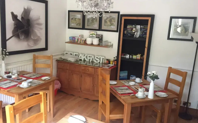 Dolweunydd Bed & Breakfast