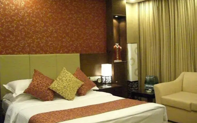 Red Crowned Crane Hotel