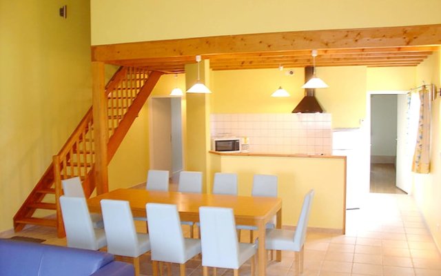 House With 5 Bedrooms in Saint-vincent-la-châtre, With Pool Access, Fu