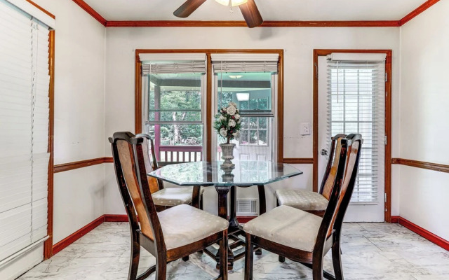 Pet-friendly House w/ Deck in Lawrenceville