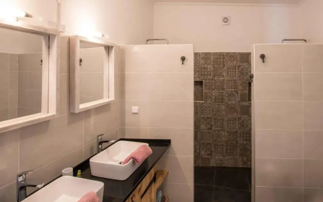 Casa Arroio by Portucasa