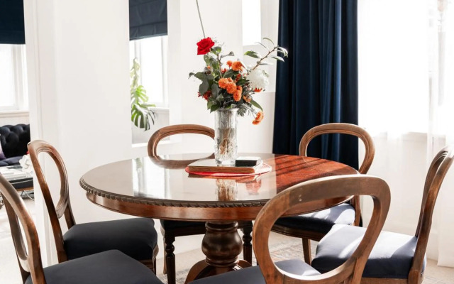 Charming 1920s Villa on Bealey Ave