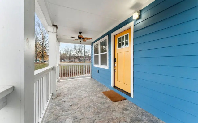 City Oasis With Hot Tub Group-friendly
