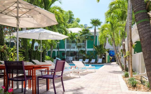 Almond Tree Inn Hotel - Adults Only