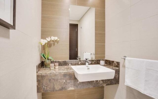 Modern En-suite Flat w/ Dubai Marina View!
