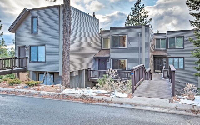 Tahoe Retreat w/ Deck - 2 Mi to Nevada Beach!