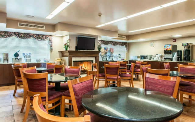 Clarion Inn & Suites Indianapolis Northwest