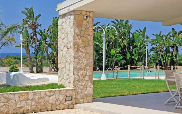 Villa With Swimming Pool Sleeps 8 Three Bedrooms