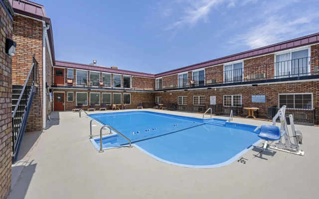 Quality Inn & Suites Lincoln South