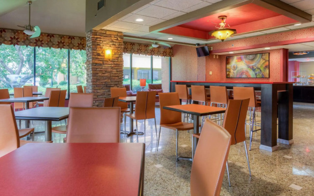 Comfort Inn & Suites Evansville Airport