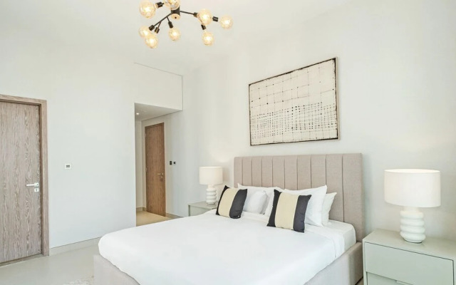 LUX Contemporary Suite Marina View 3