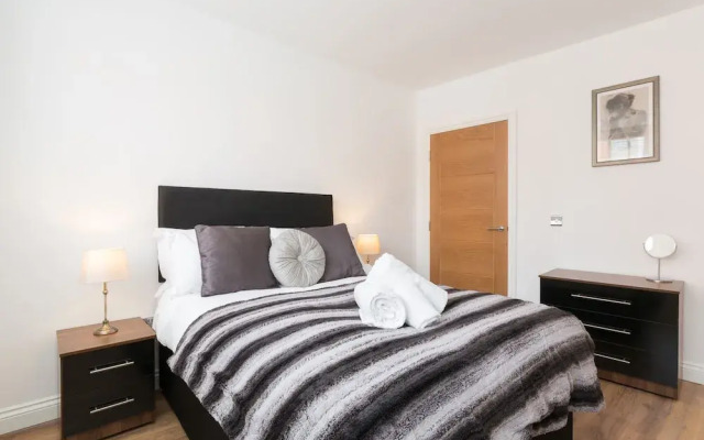 Birmingham City Centre Spacious Apartment