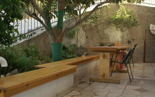 Apartments by the sea Duce, Omis - 945