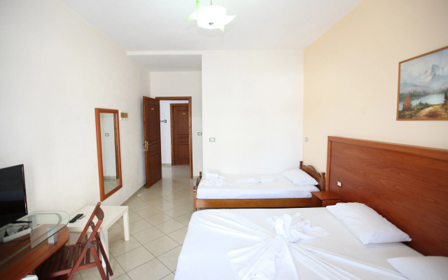 Divo Palace Hotel - Hotel in Ksamil - Photo 3