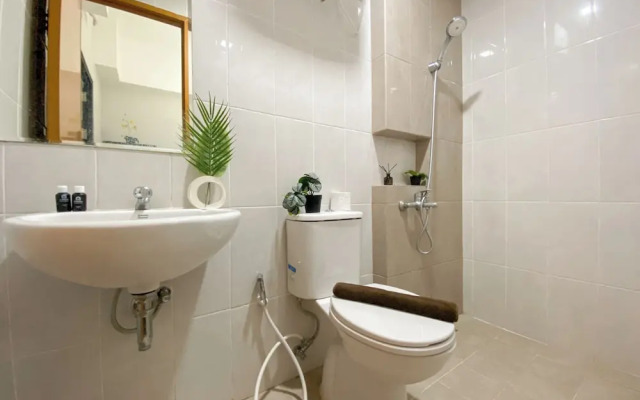 Minimalist And Cozy 1BR at Royal Heights Apartment