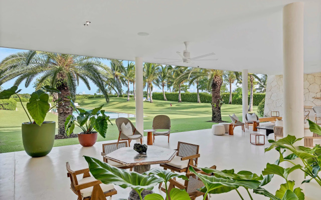 Magnificent 5BR Modern Tropical Villa With Pool