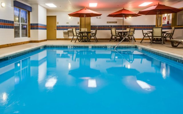 Country Inn & Suites By Radisson, Crystal Lake, Il