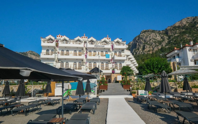 Diplomat Hotel