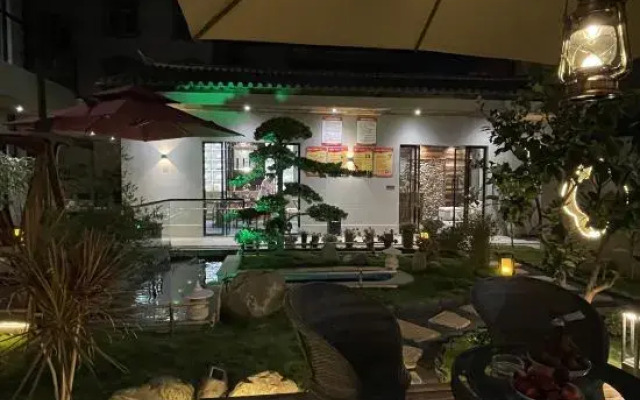Shiping Longhe Mountain House