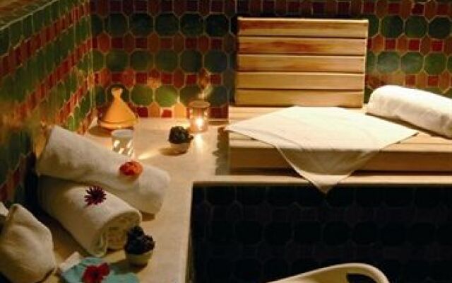 Des Arts Resort & Spa