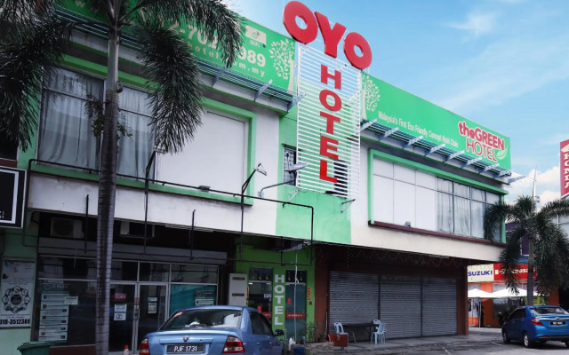 OYO 479 The Green Hotel
