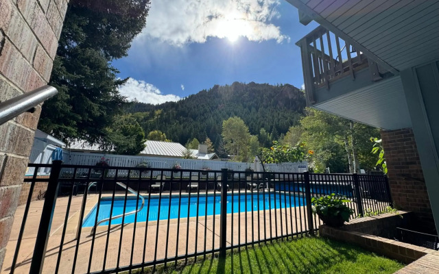 Shadow Mountain Lodge
