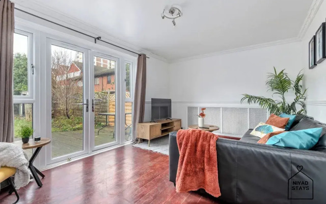 Hale Lodge, Beautiful 3 BR Home With Free Parking
