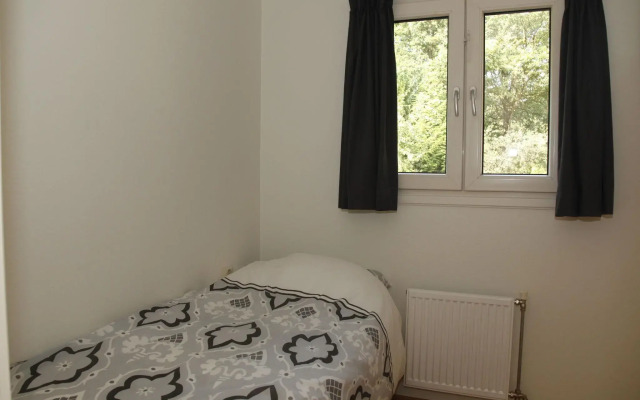 Comfortable chalet with dishwasher, in a nature reserve