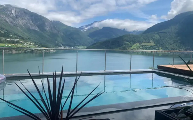 Olden Fjordhotel