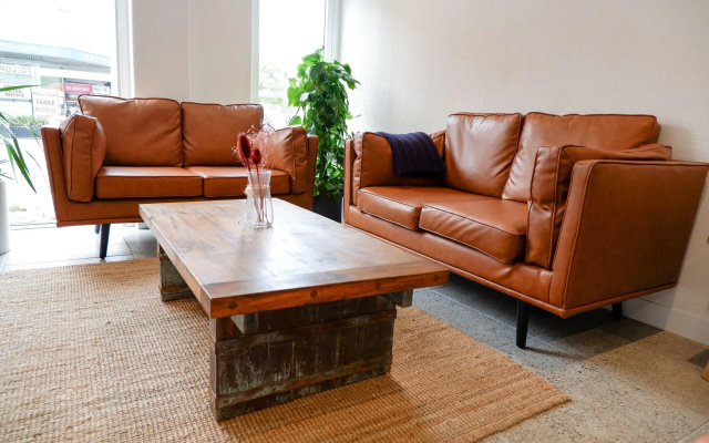 Stoke Beach House - Hostel