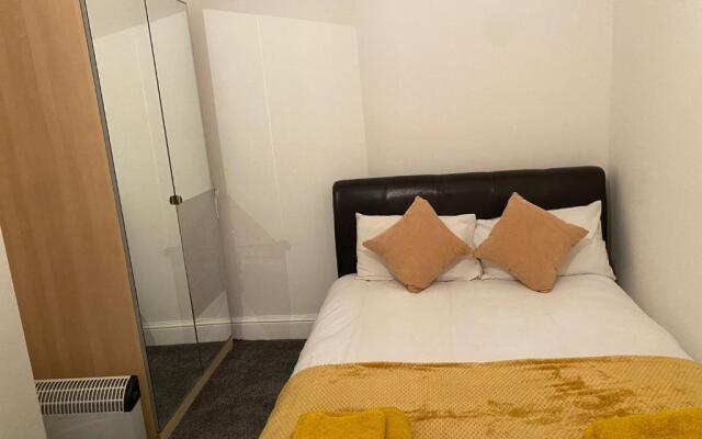 3 bed stylish house Whole house