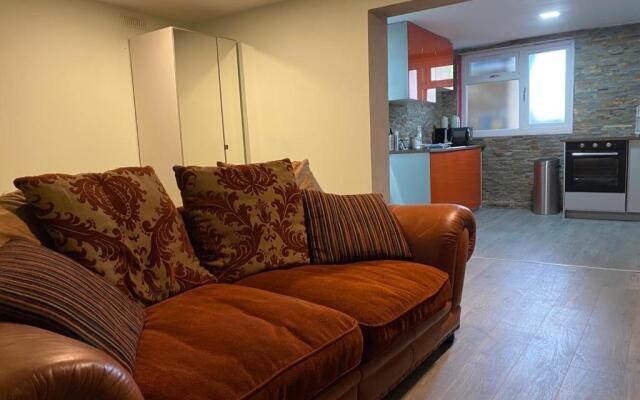 Treetops flat4 Hall Green B28