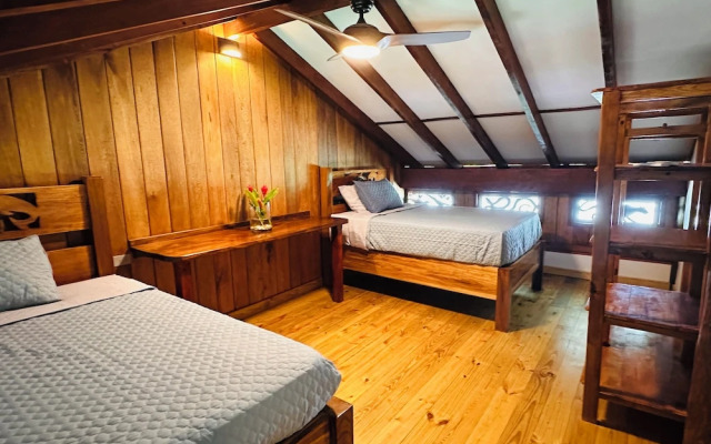 Bocas Beachfront Lodge