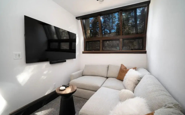 Winterleaf 4 Bedroom Home by RedAwning