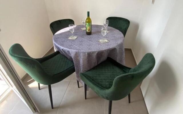 Bravo - 100 m from beach - A8(2+2)