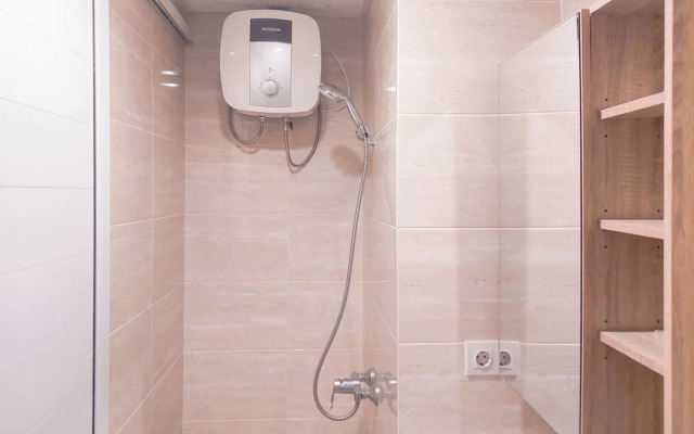 Modern and Comfy Studio Apartment Springwood Residence Tangerang