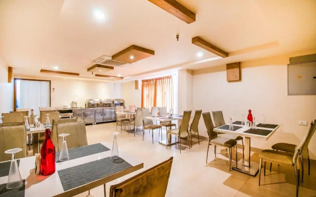 Fabhotel Prime Royal Castle