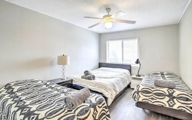 Pet-friendly Dallas Townhome w/ Outdoor Grill