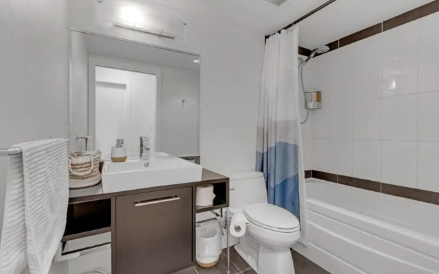 2BR Gastown Downtown Vancouver close to everything