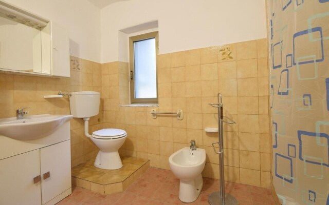 Amazing Apartment in Fezzano With Wifi and 2 Bedrooms